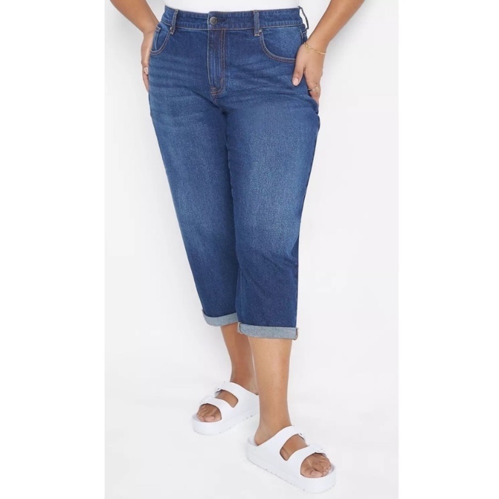 LANE BRYANT Flex Magic Waistband Signature Fit Mid-Rise Boyfriend Capri Jeans